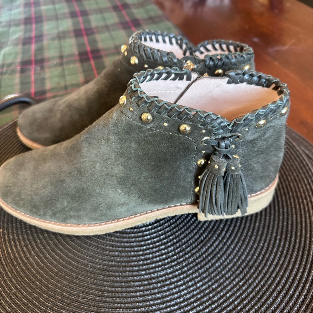 Kate Spade Suede Ankle Boots with Tassel and studded - like new condition; Sz 8